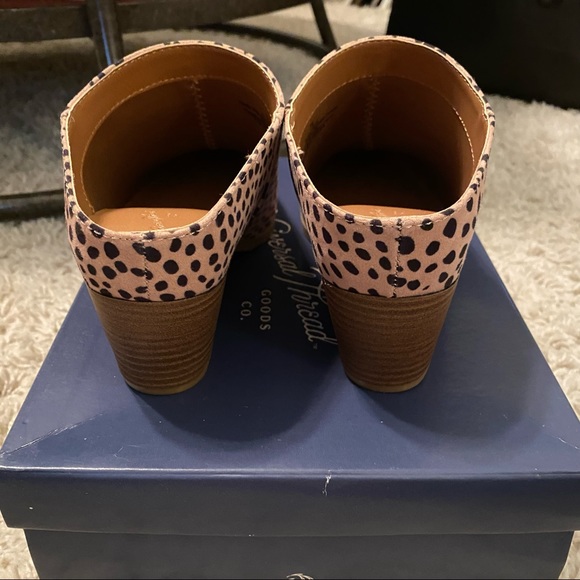 Universal Thread Mules - Picture 2 of 5